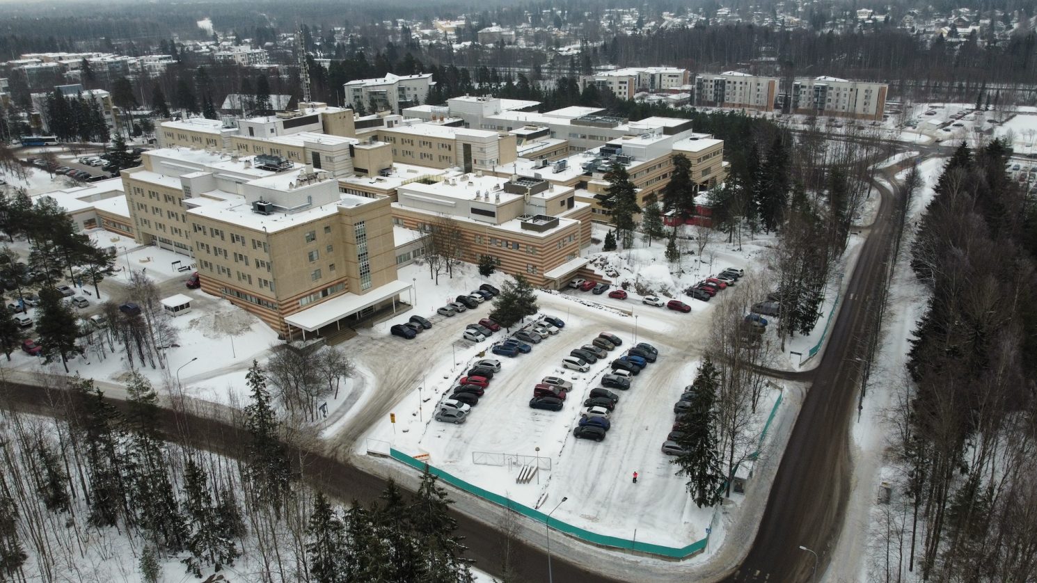 Ilmakuva työmaa-alueesta sairaalan lounaispuolella.